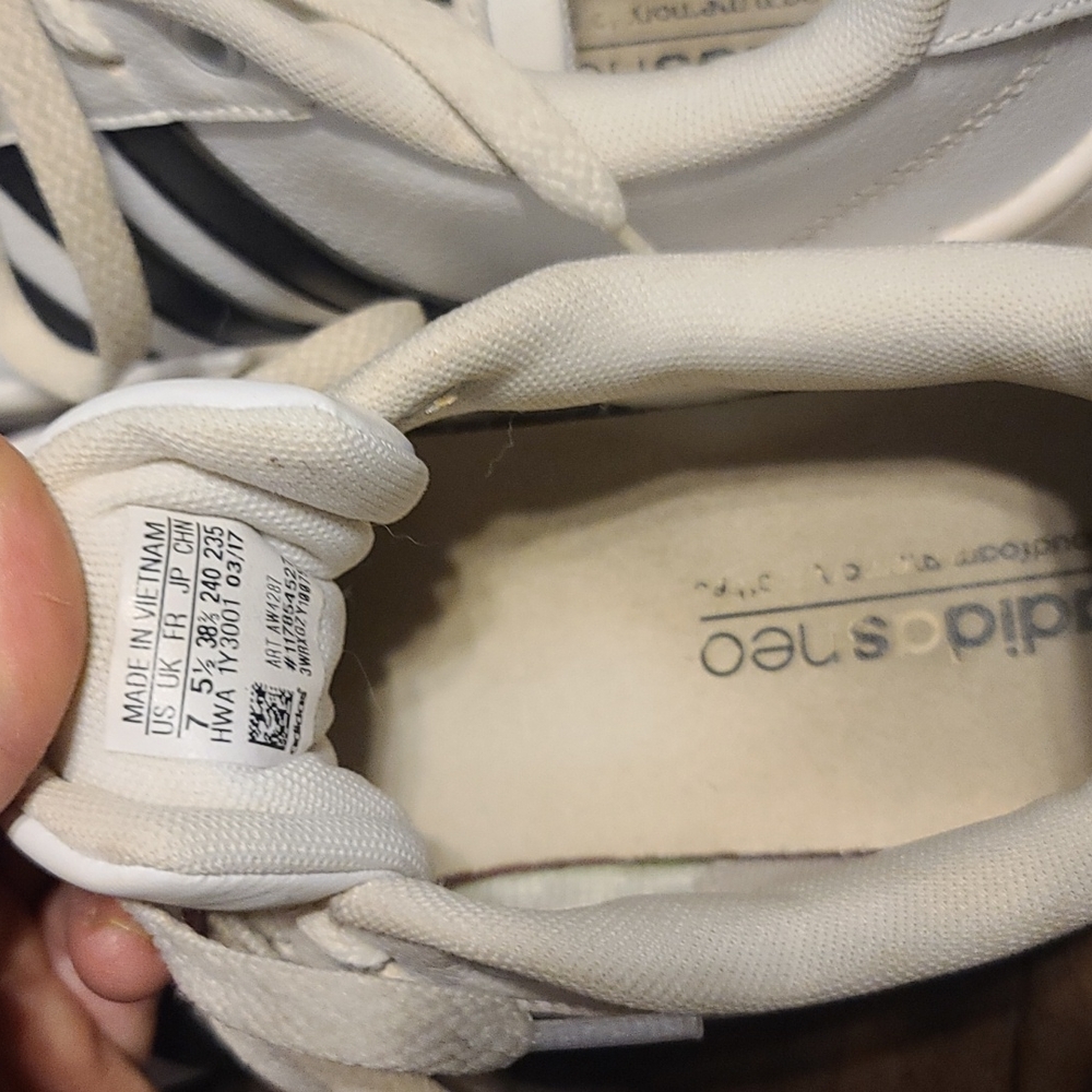 Adidas - Picture 3 of 5